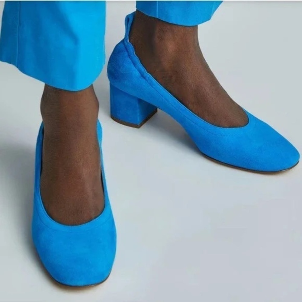 NWOB Everlane The Italian Suede Day Heel in Brilliant Blue, Size 5.5.